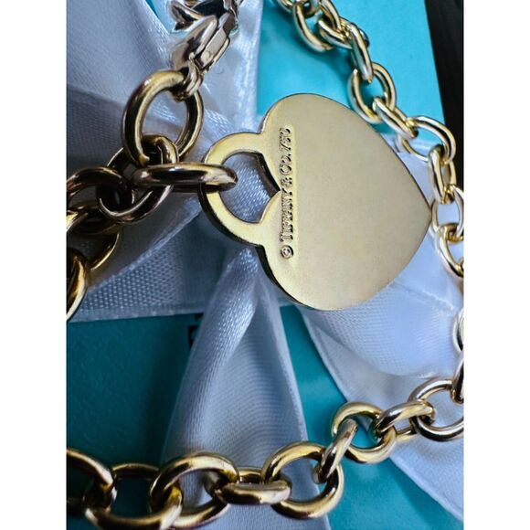 Tiffany & Co. Heart Tag Bracelet in 18k, 7" - Picture 4 of 4